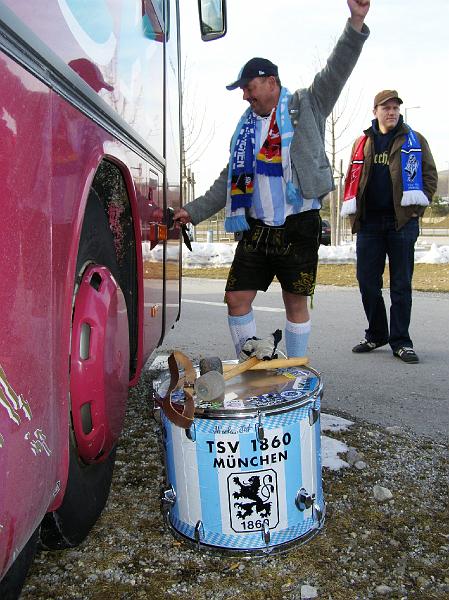 Haral_V.JPG - Löwenharald ist mit sich und der Welt zufrieden.